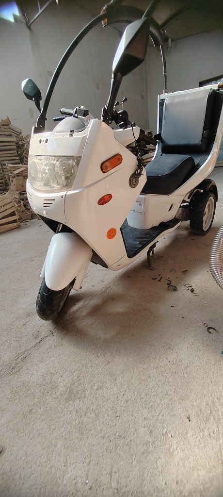 Продам скутер 150м3