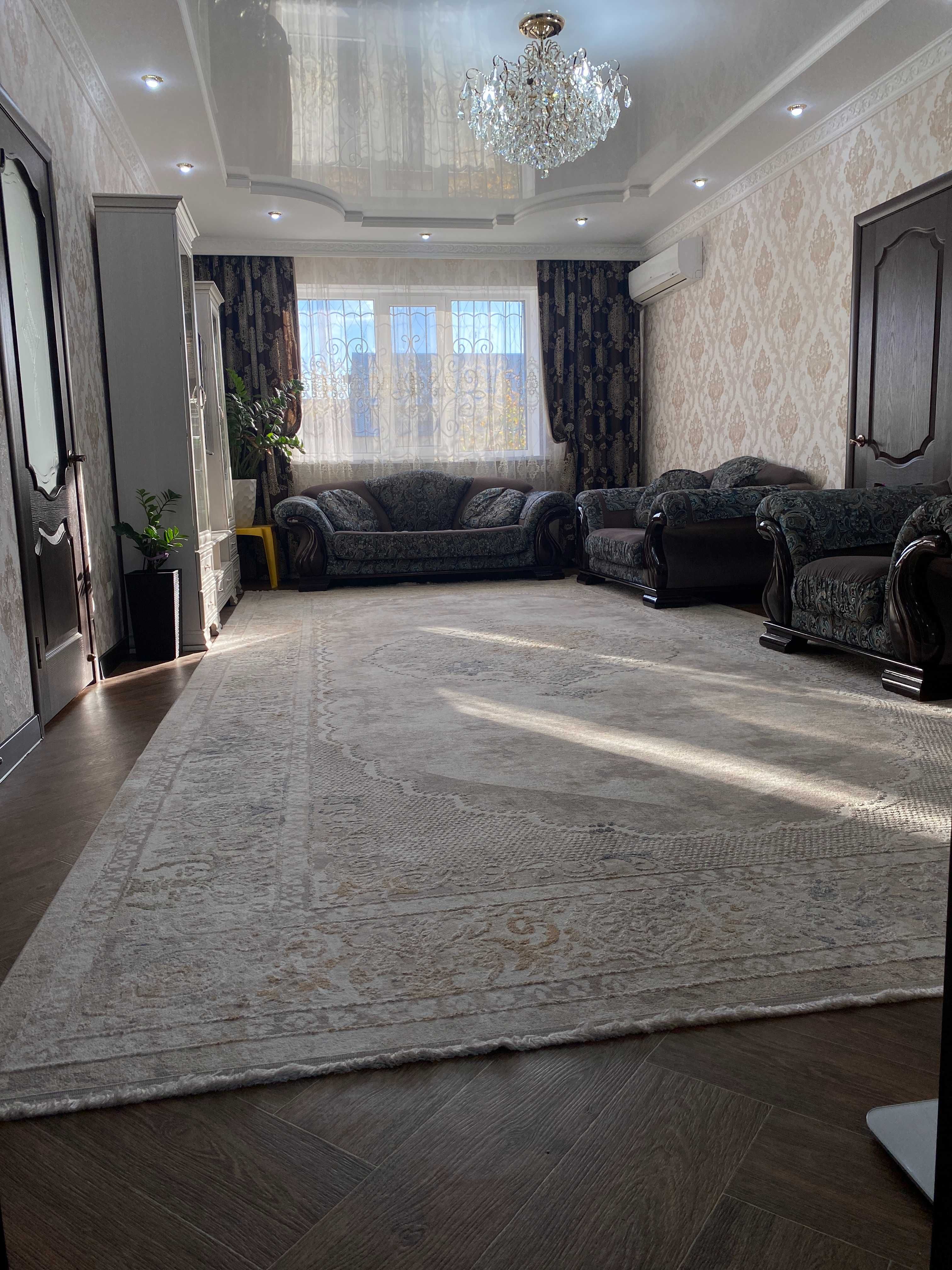 Продам 2 этажный мансардный дом в районе оторвановки малышки.