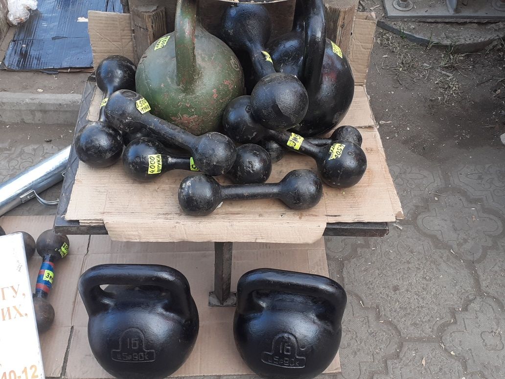 Продам гири 16 и 24 кг гантели