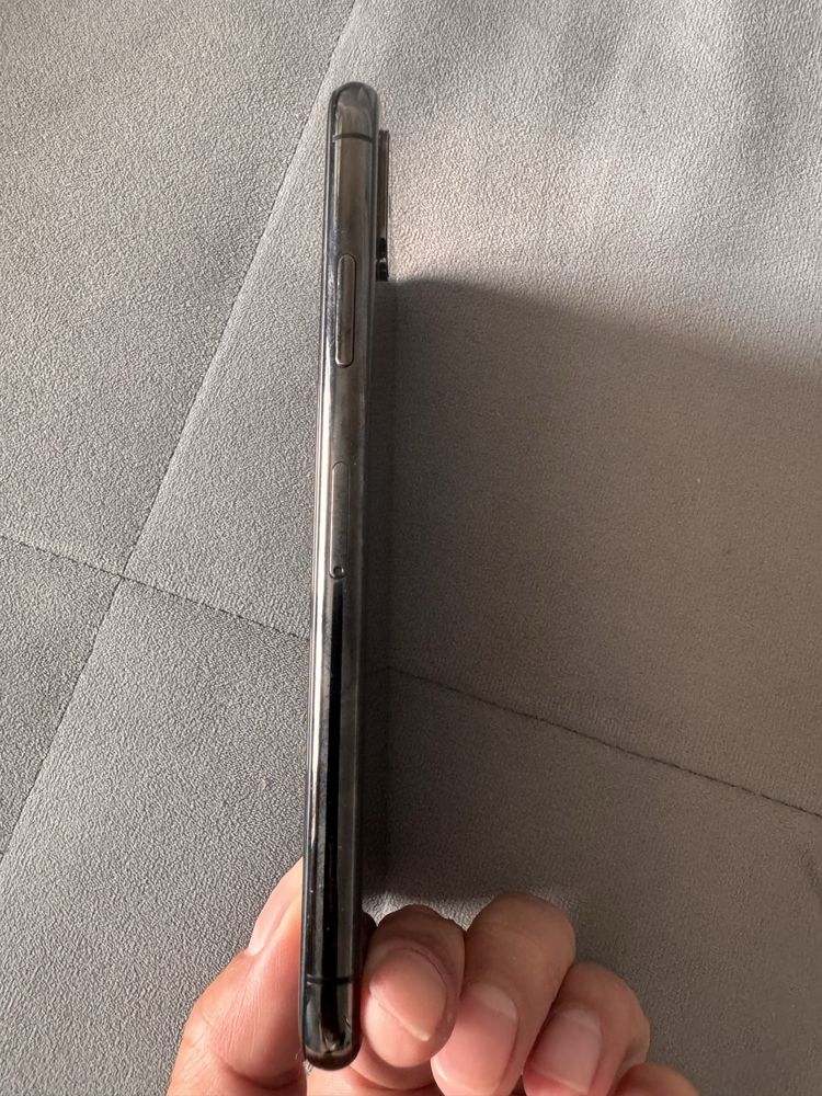 Продам айфон XS.
