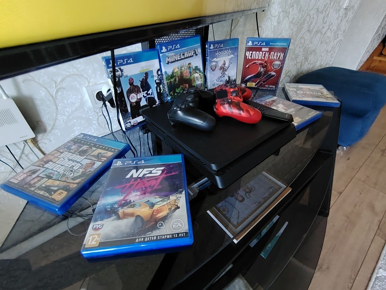 PS4 в идеальном состоянии