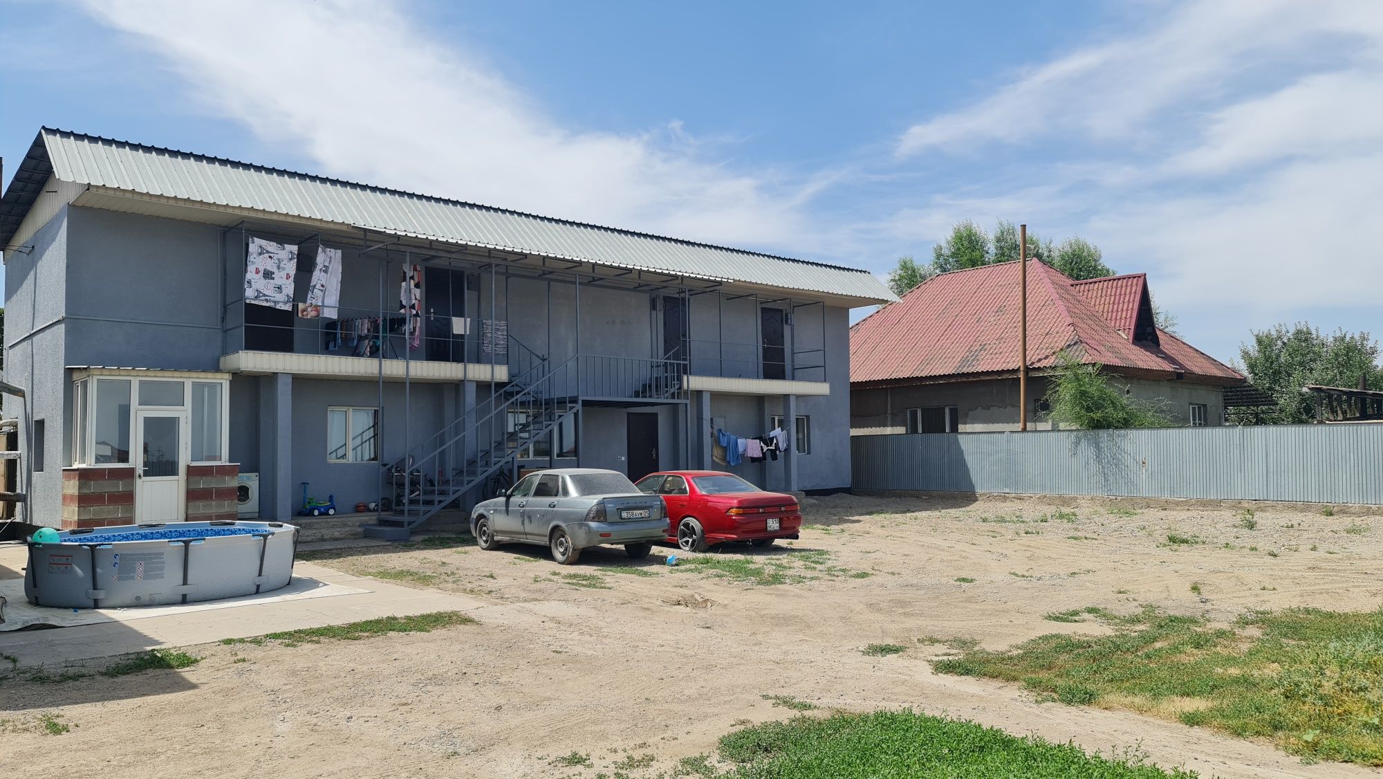Продам дом и общежитие на одном участке