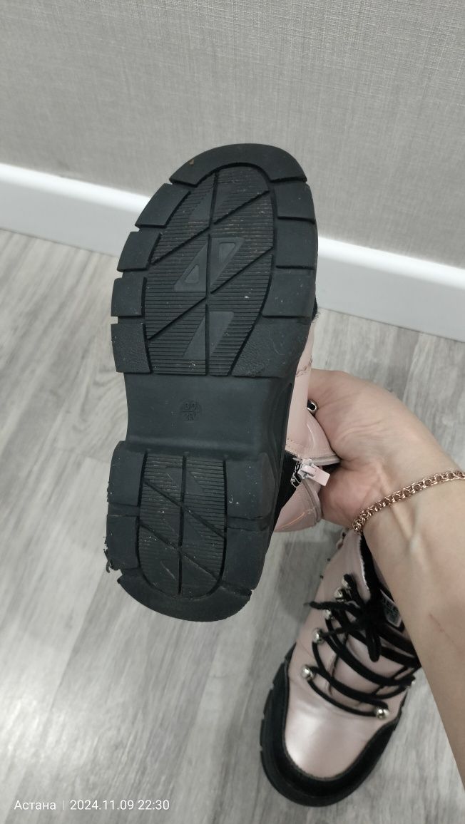 Продам детские зимние сапоги
