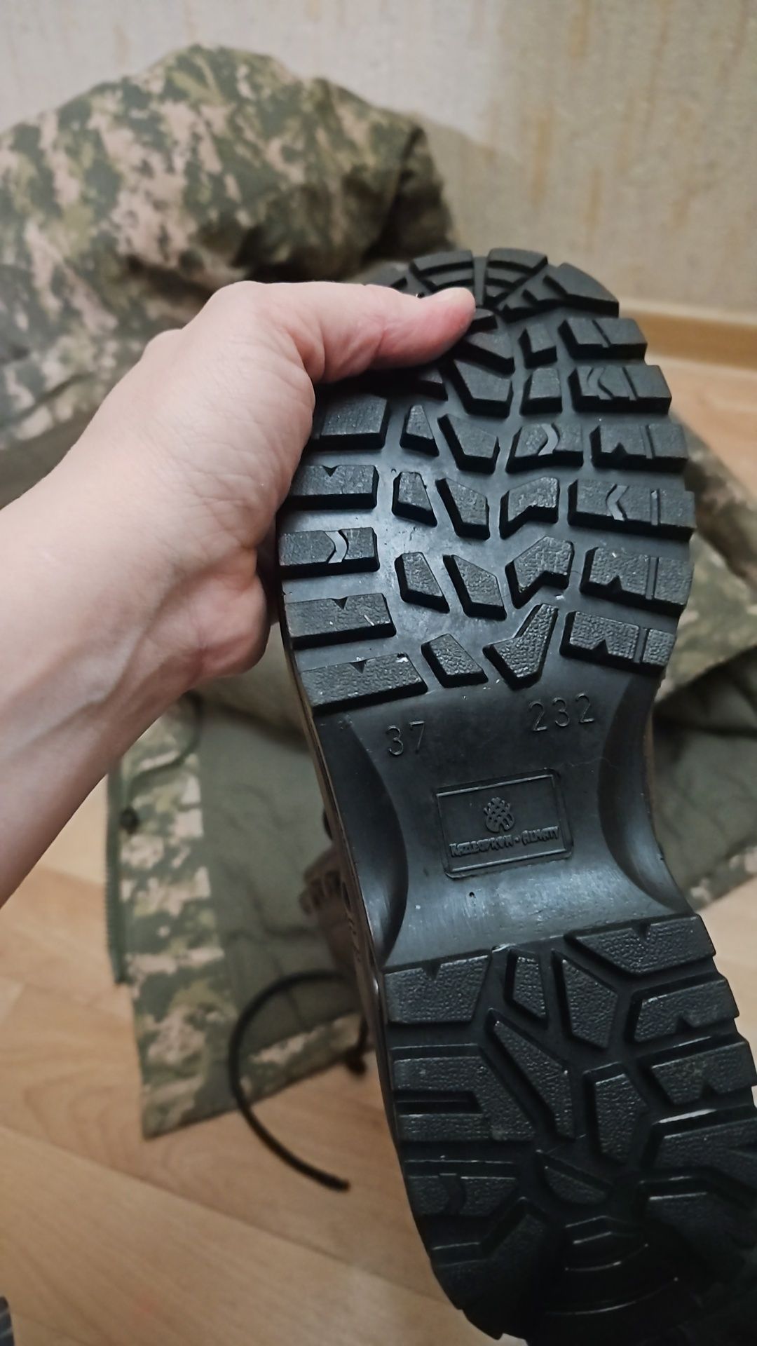 Продам берцы зимние