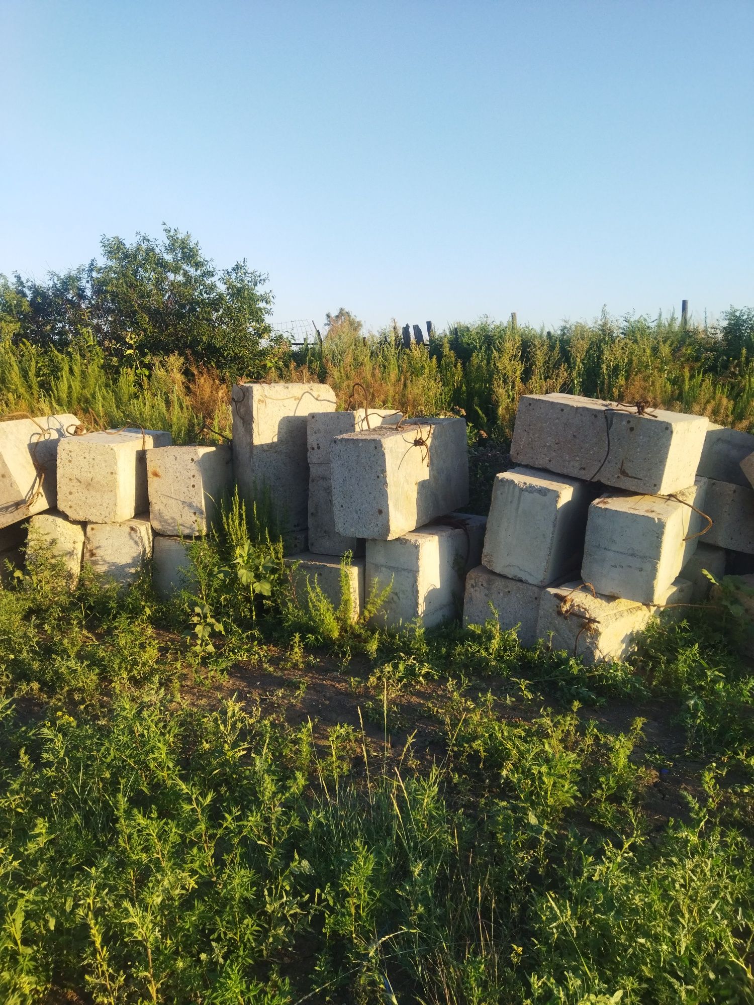 Продам блоки для фундамента.