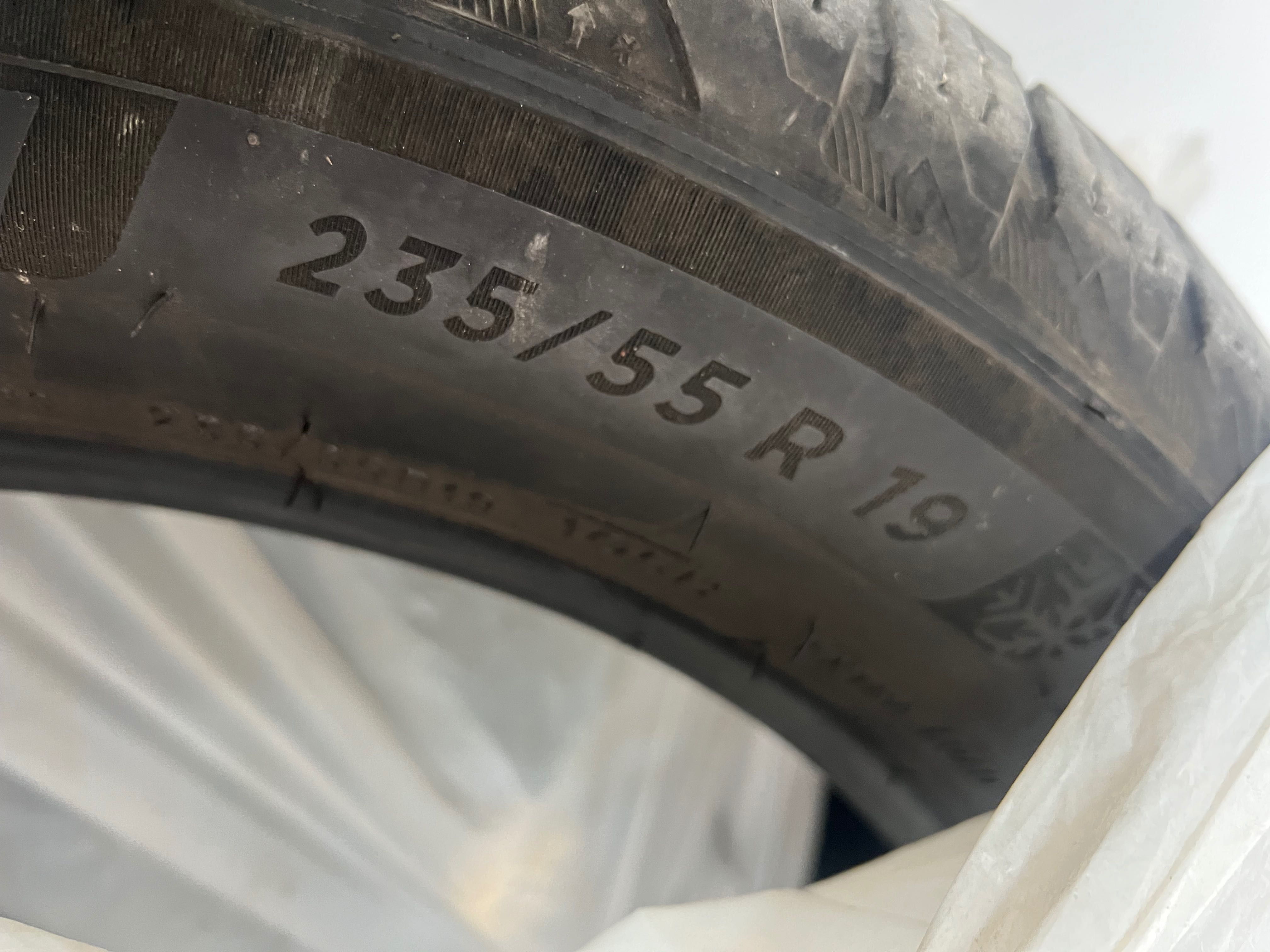 Продаю зимние шины Michelin 235/55/19