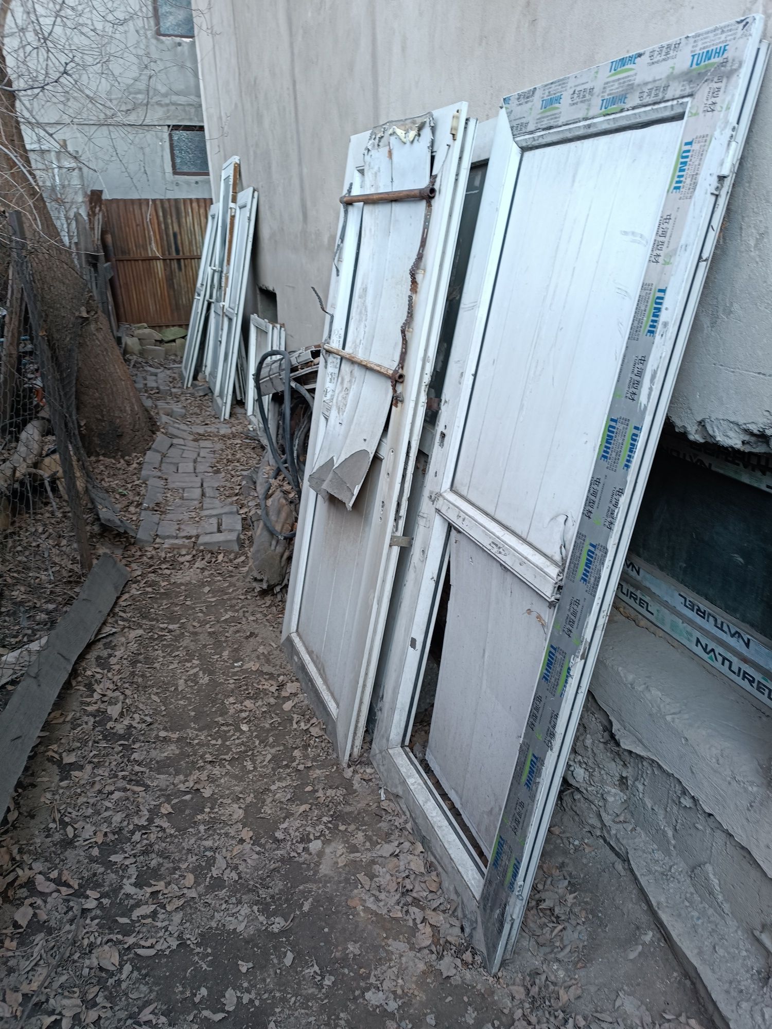 Пластиковые двери, рамы бу