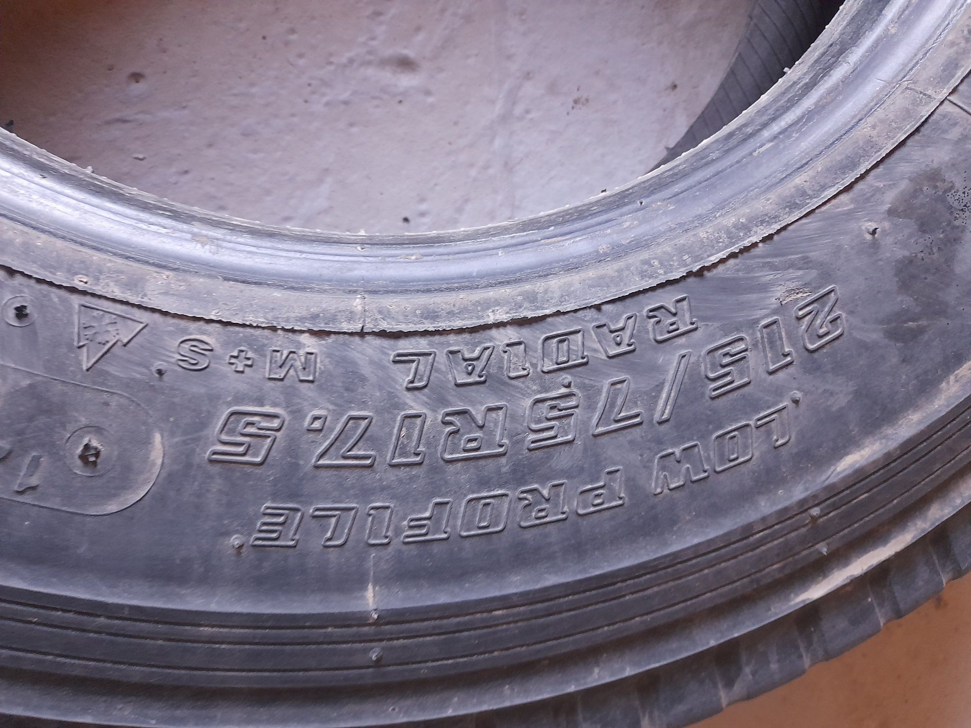 Bridgestone 215/75/17,5