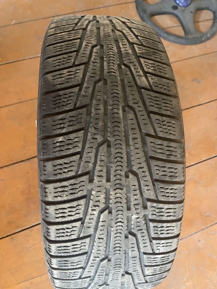 Продам шины Nokian 215/60/R16