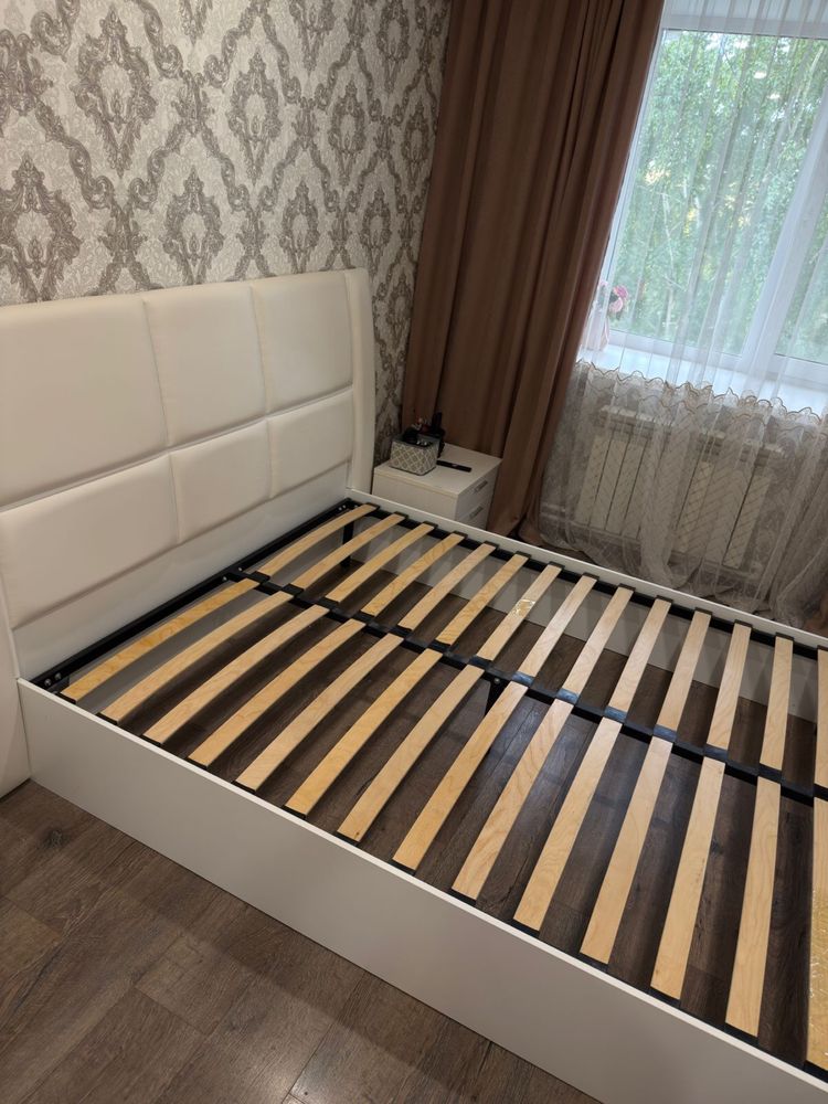 Продам двуспальную кровать