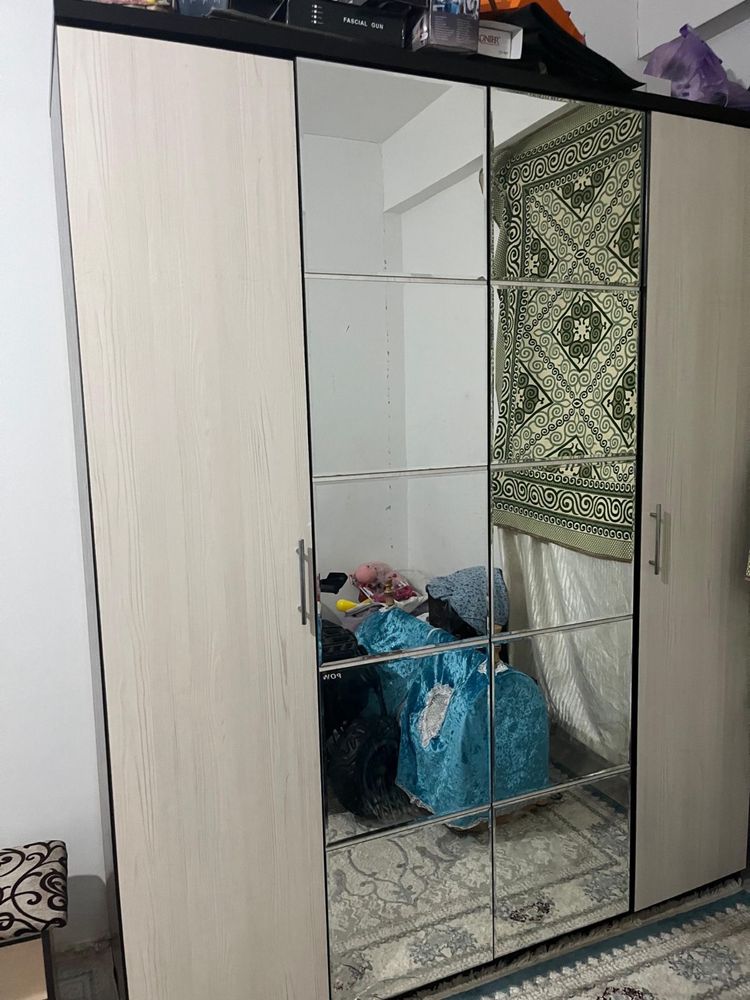 шкаф, тумбочка в комплекте, срочная продажа