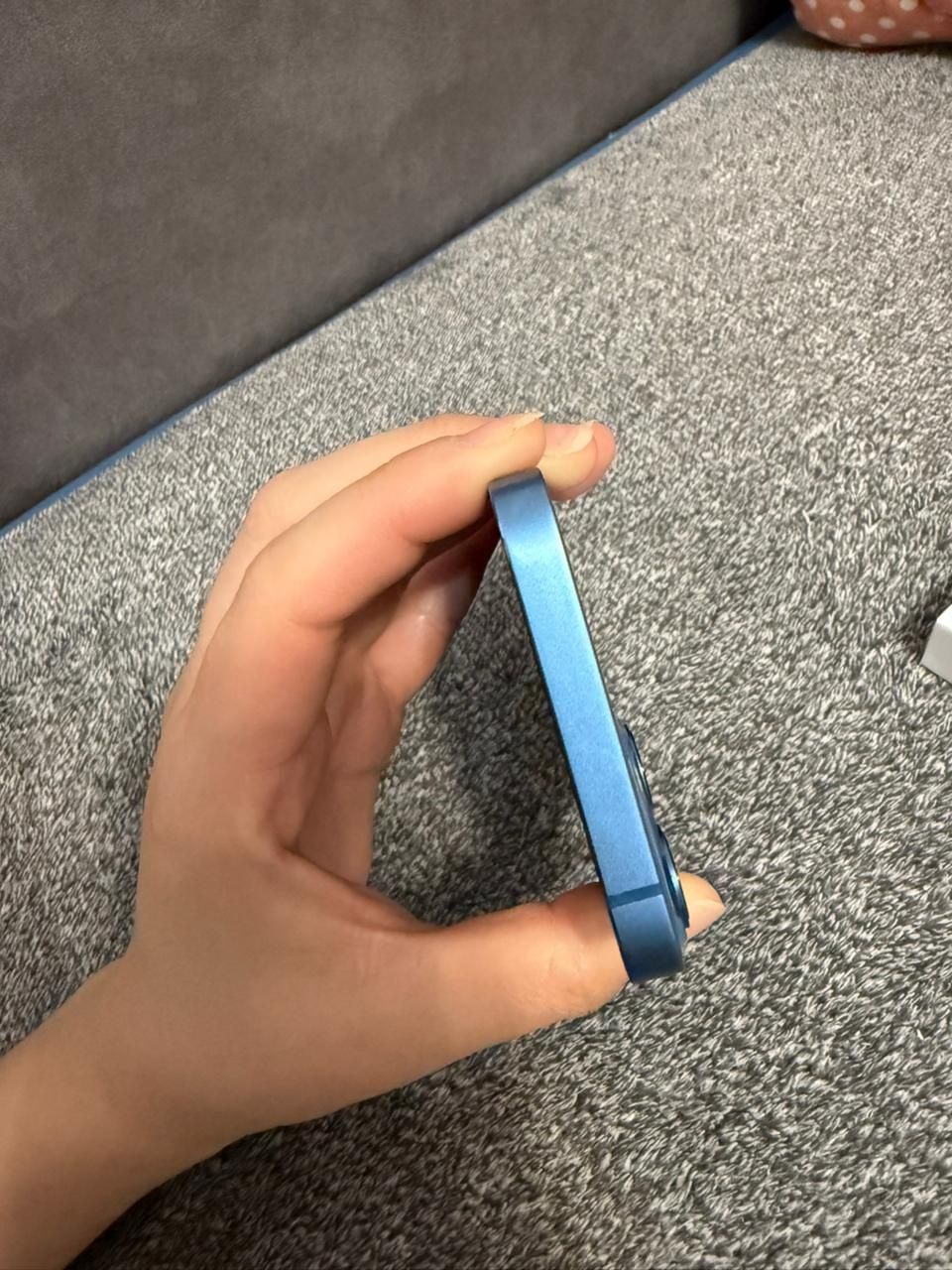Продам IPHONE 13