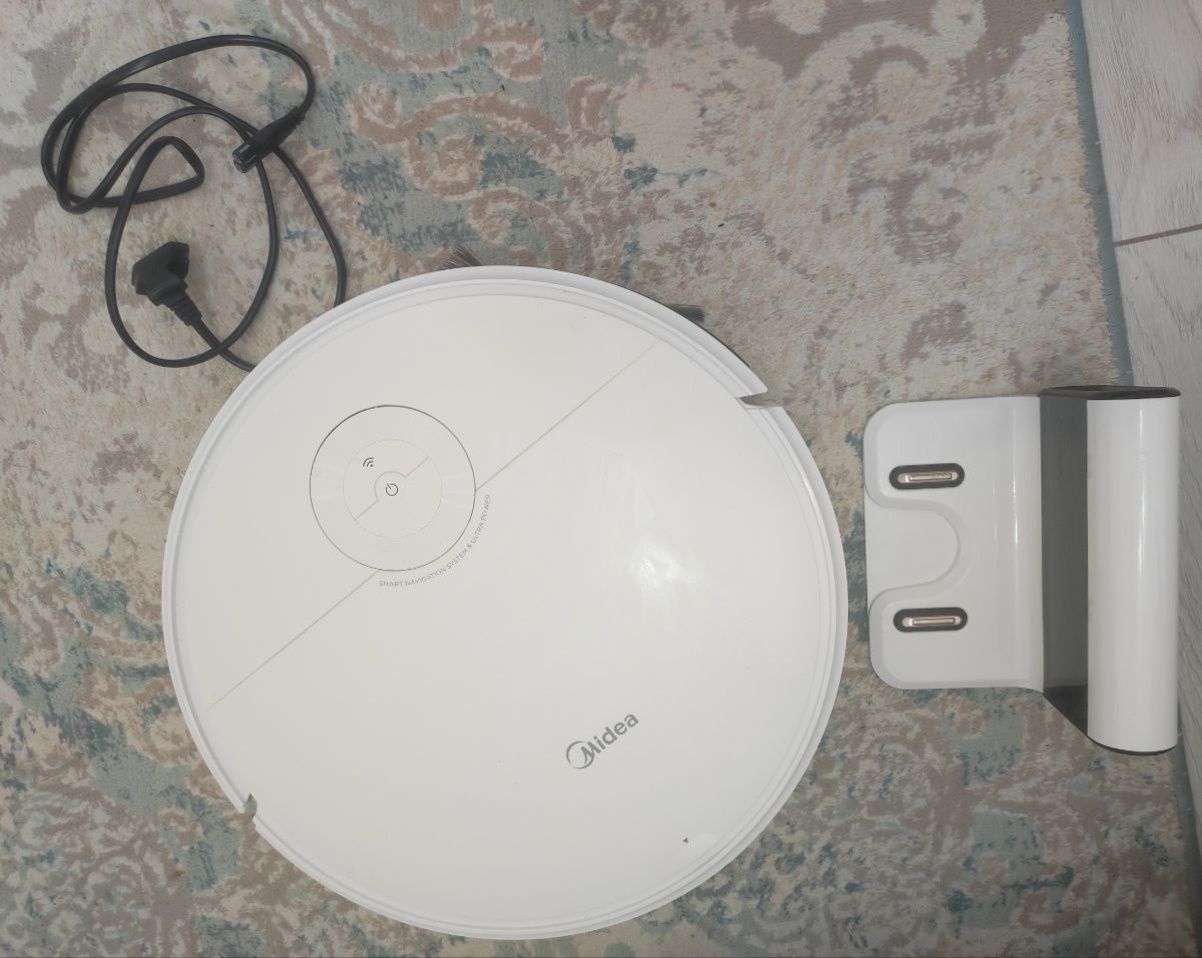 Продам робот пылесос Midea
