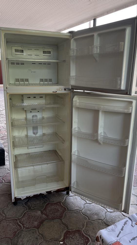 Продам холодильник