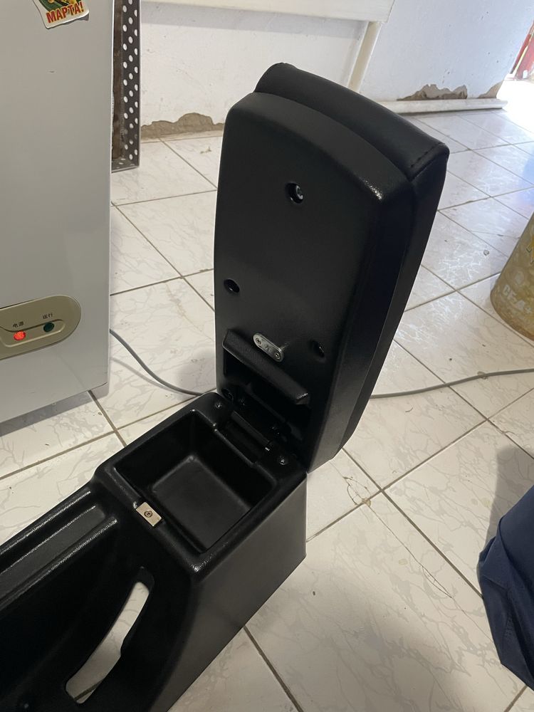 подлокотник для нивы с консолем