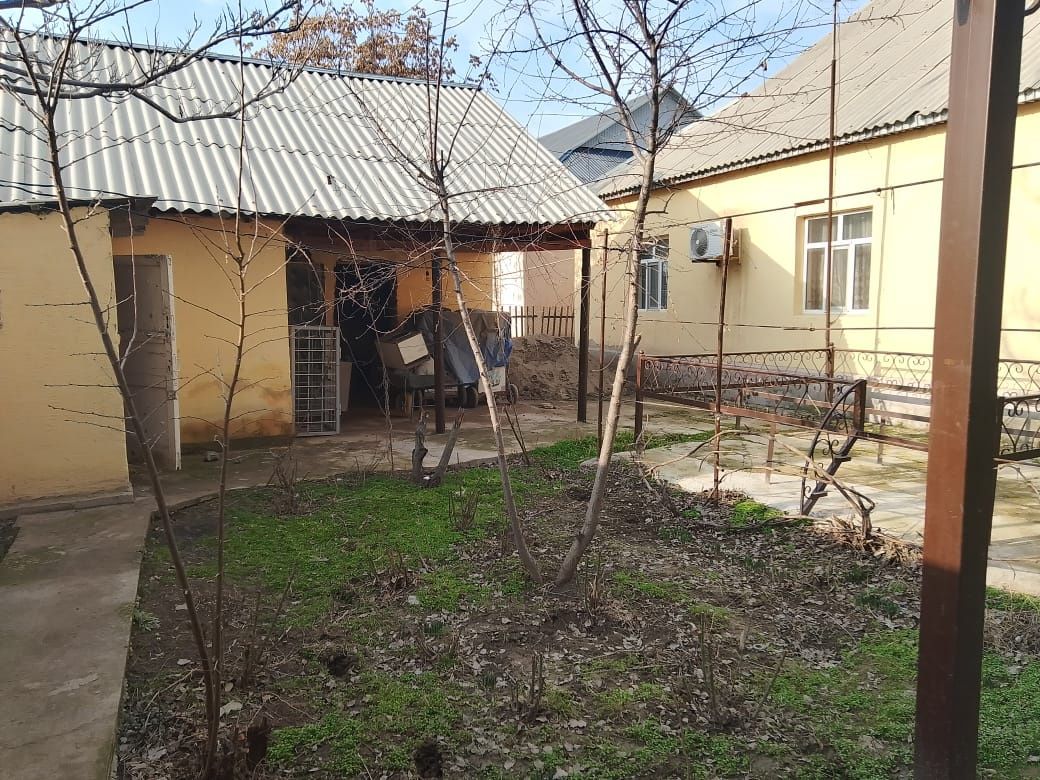 Үй сатылады 8бөлмелі үлкен үй