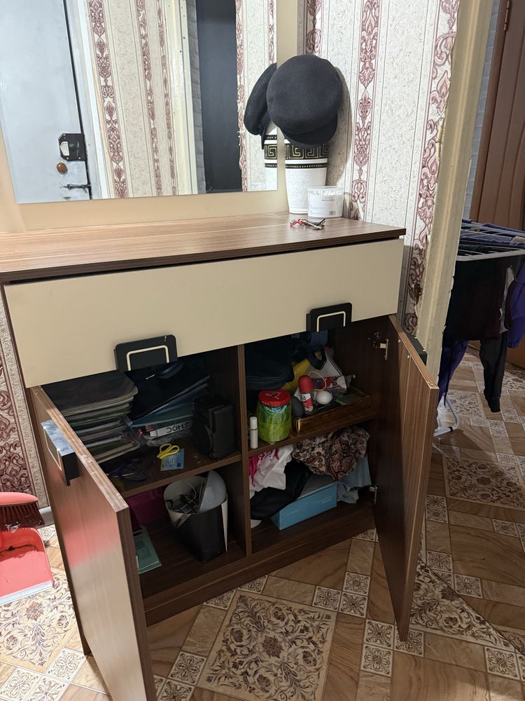 Тюмба с зерколом в спальную