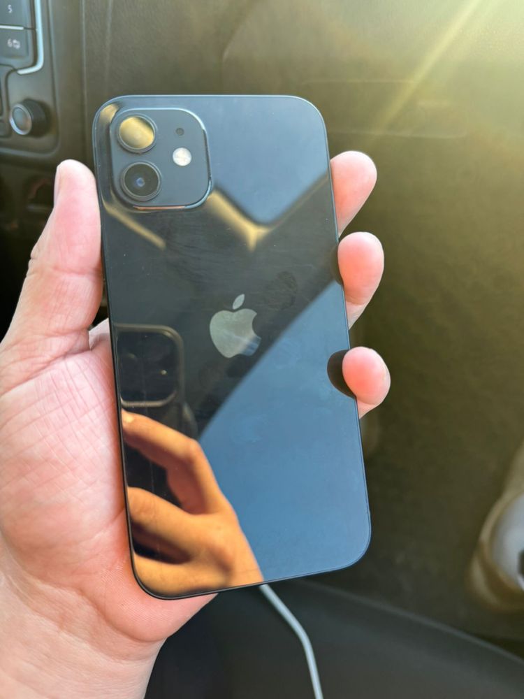 Iphone 12 в хорошем состоянии