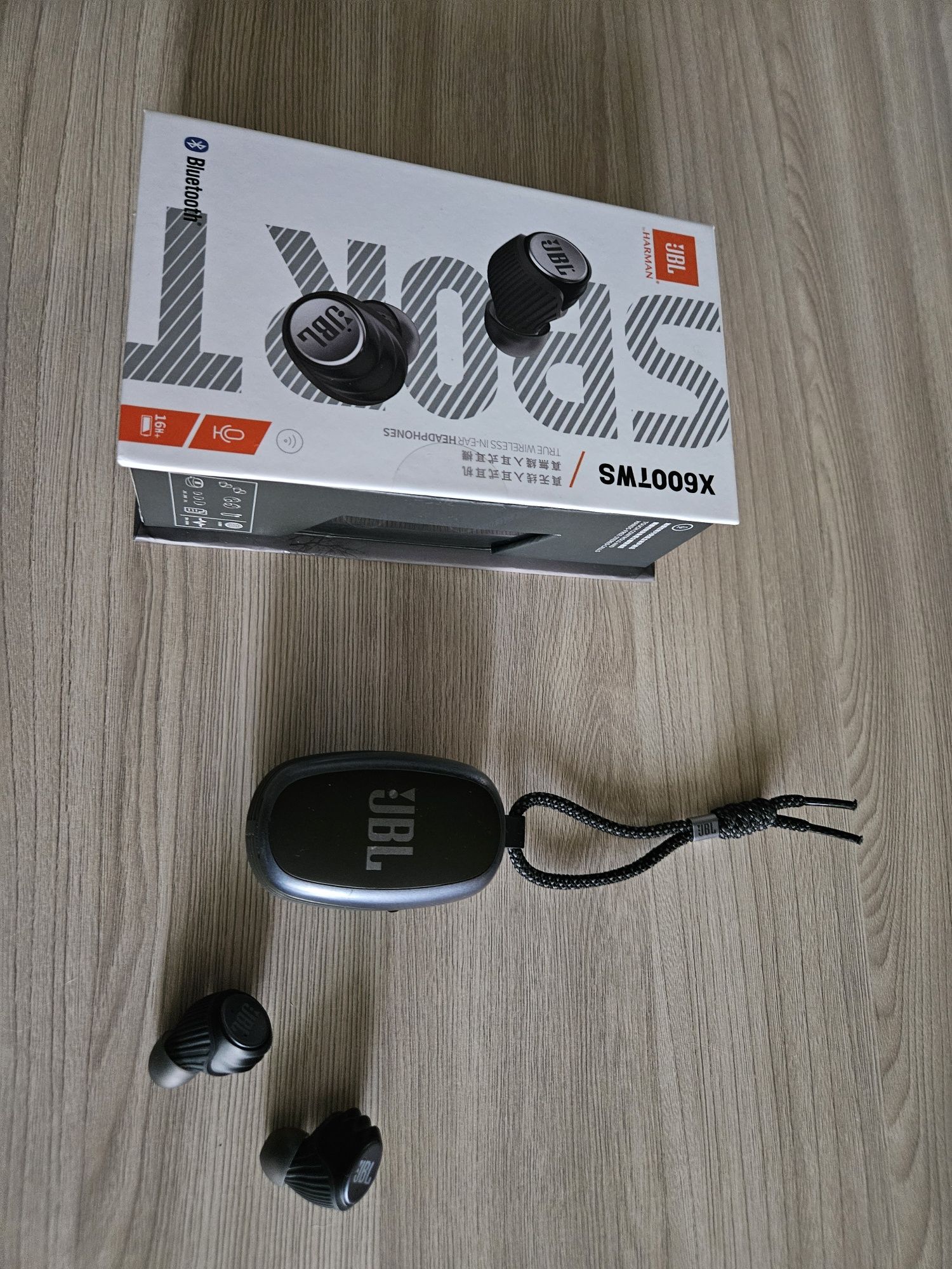 Беспроводные наушники JBL