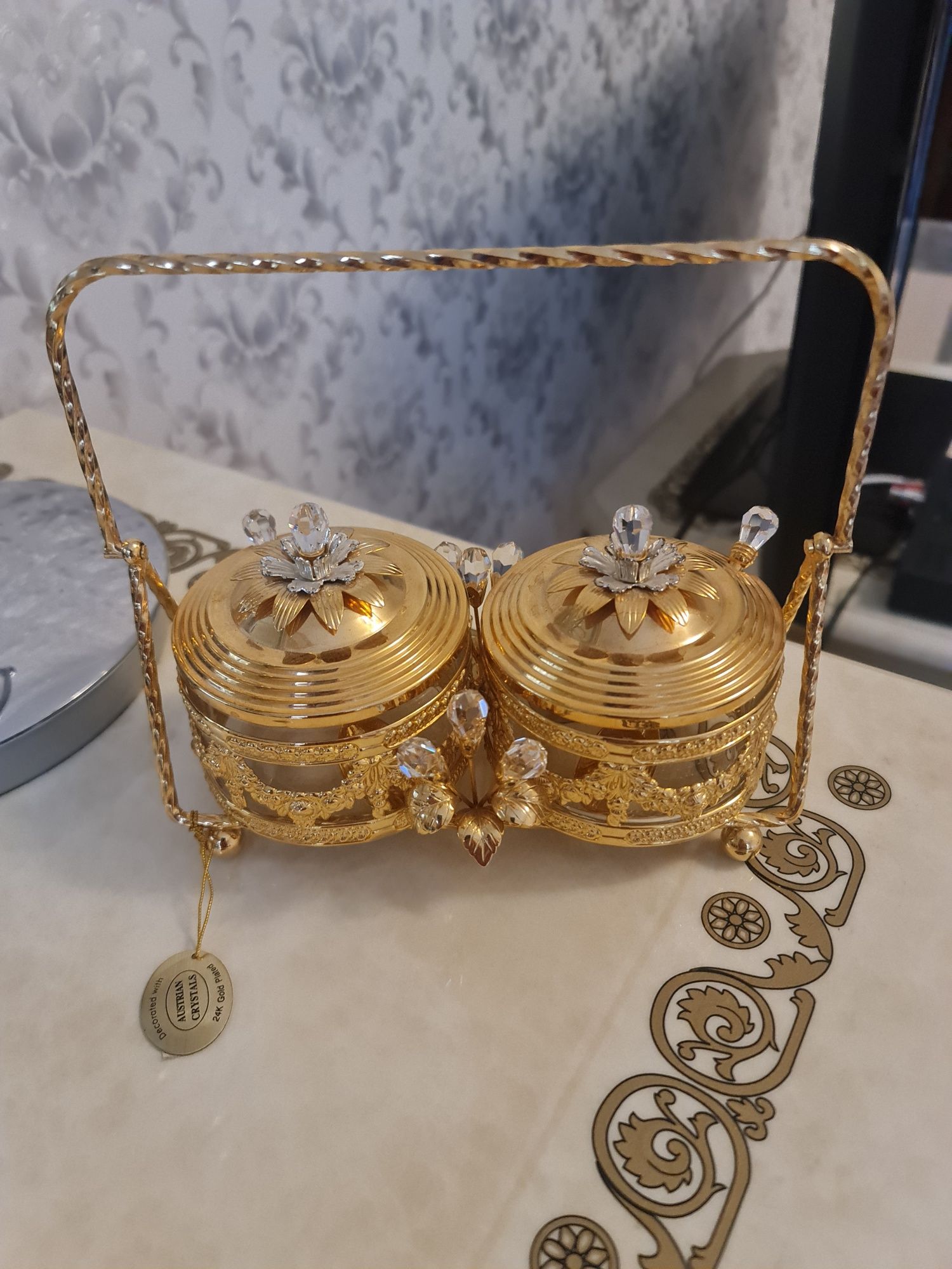 Продам  шикарную двойную сахарницу