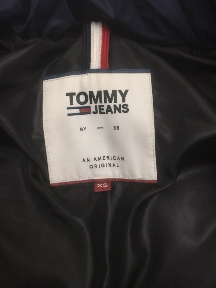 Женский пуховик Tommy Jeans