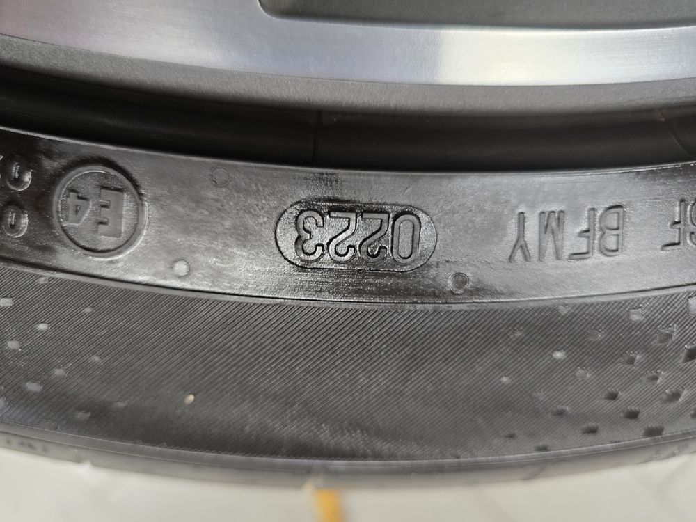 Продам шины с дисками Audi