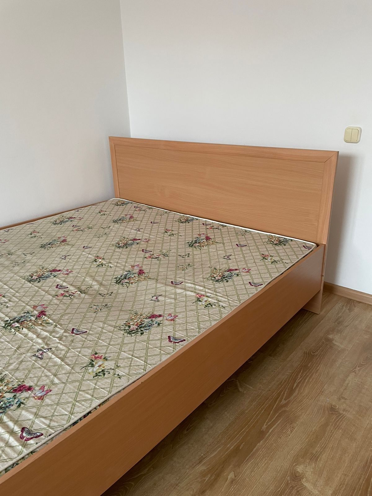 2 спальная кровать с матрацем