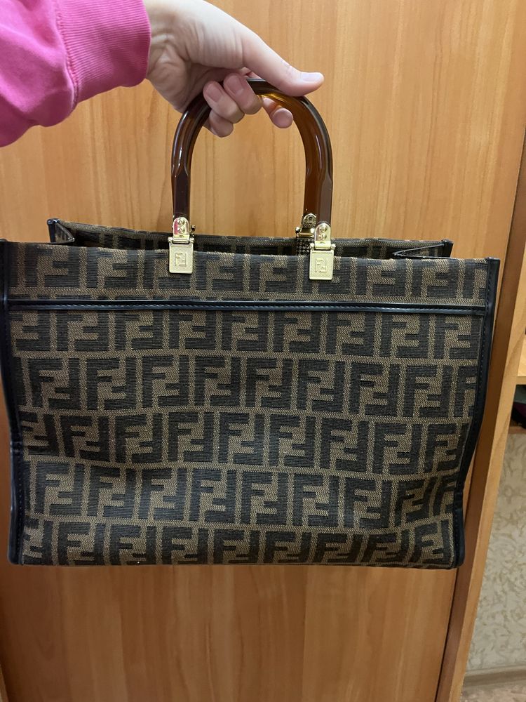 Сумка FENDI в хорошем состоянии