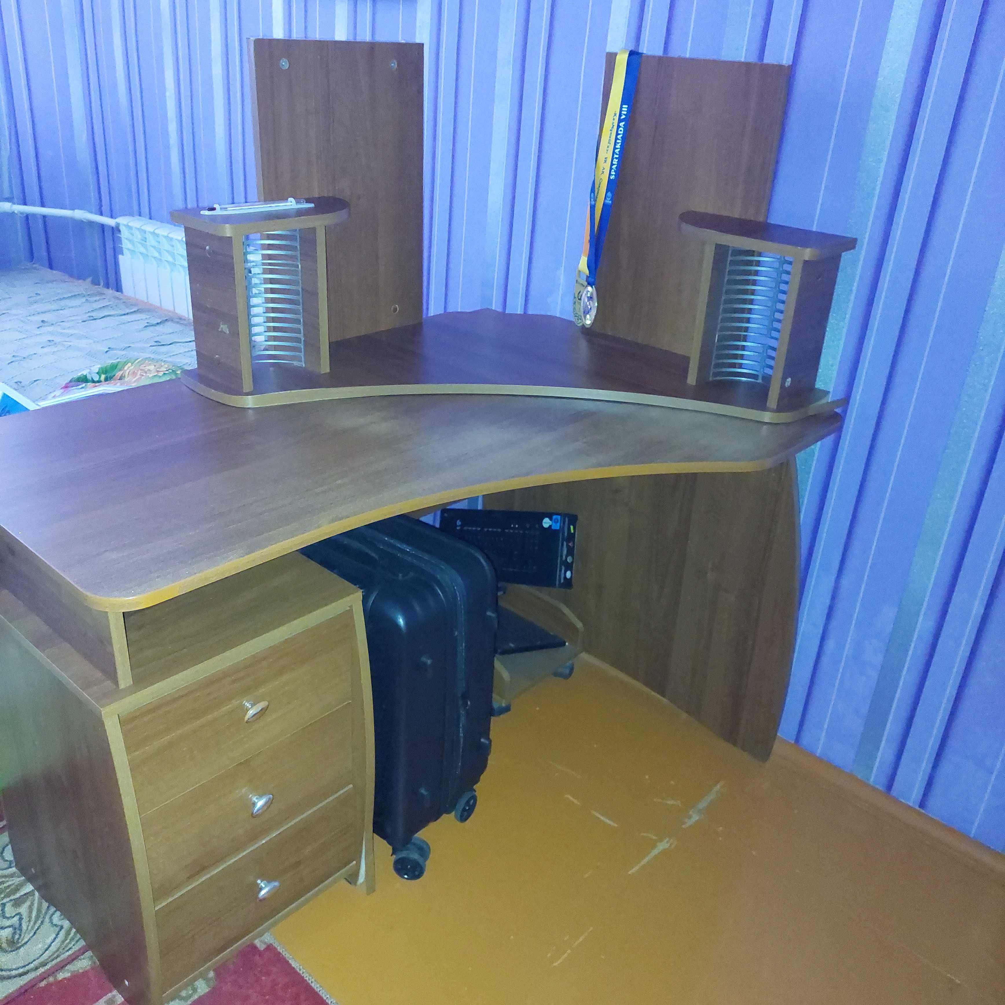 Продам диван, кровать 2-х спальная, тахта, компьютерный стол