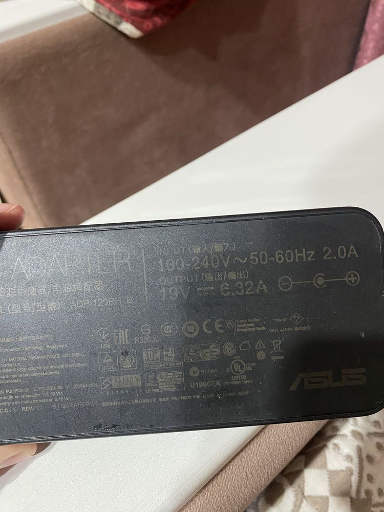 Продам зарядку на ноутбук Asus