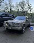 Срочно продаю машину Mercedes-Benz E 1994 года