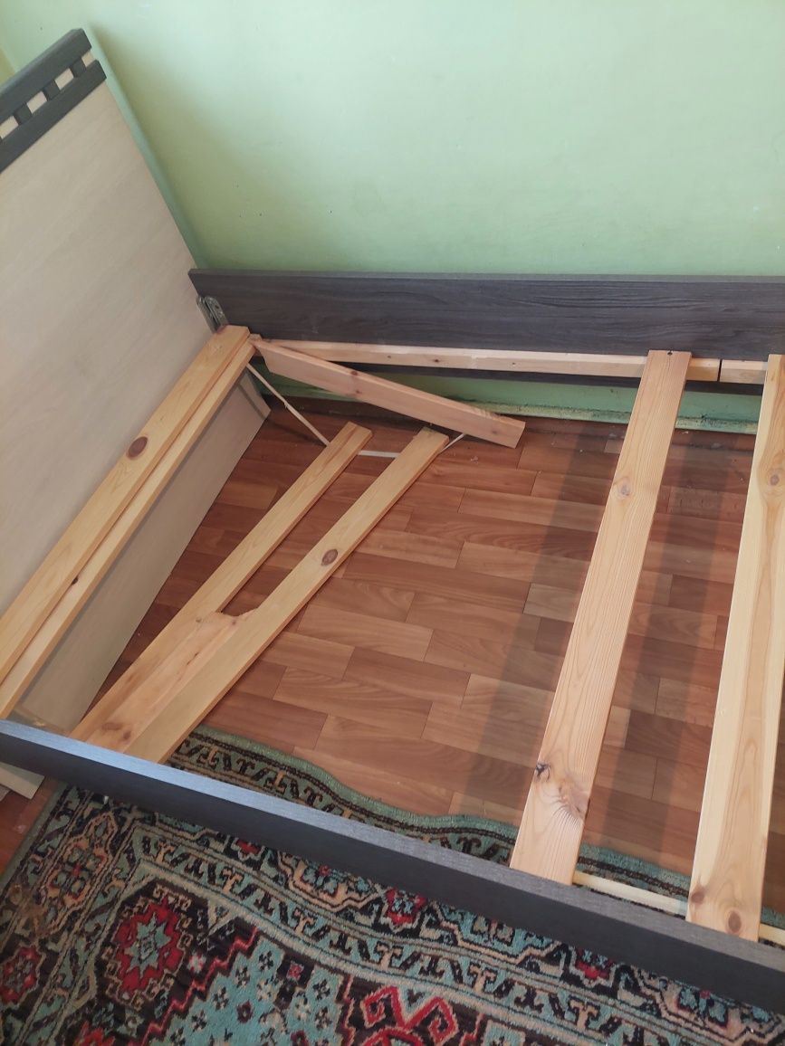 Продам кровать с матрасом