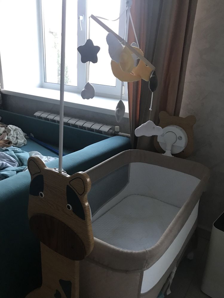 Продам детскую кроватку до года
