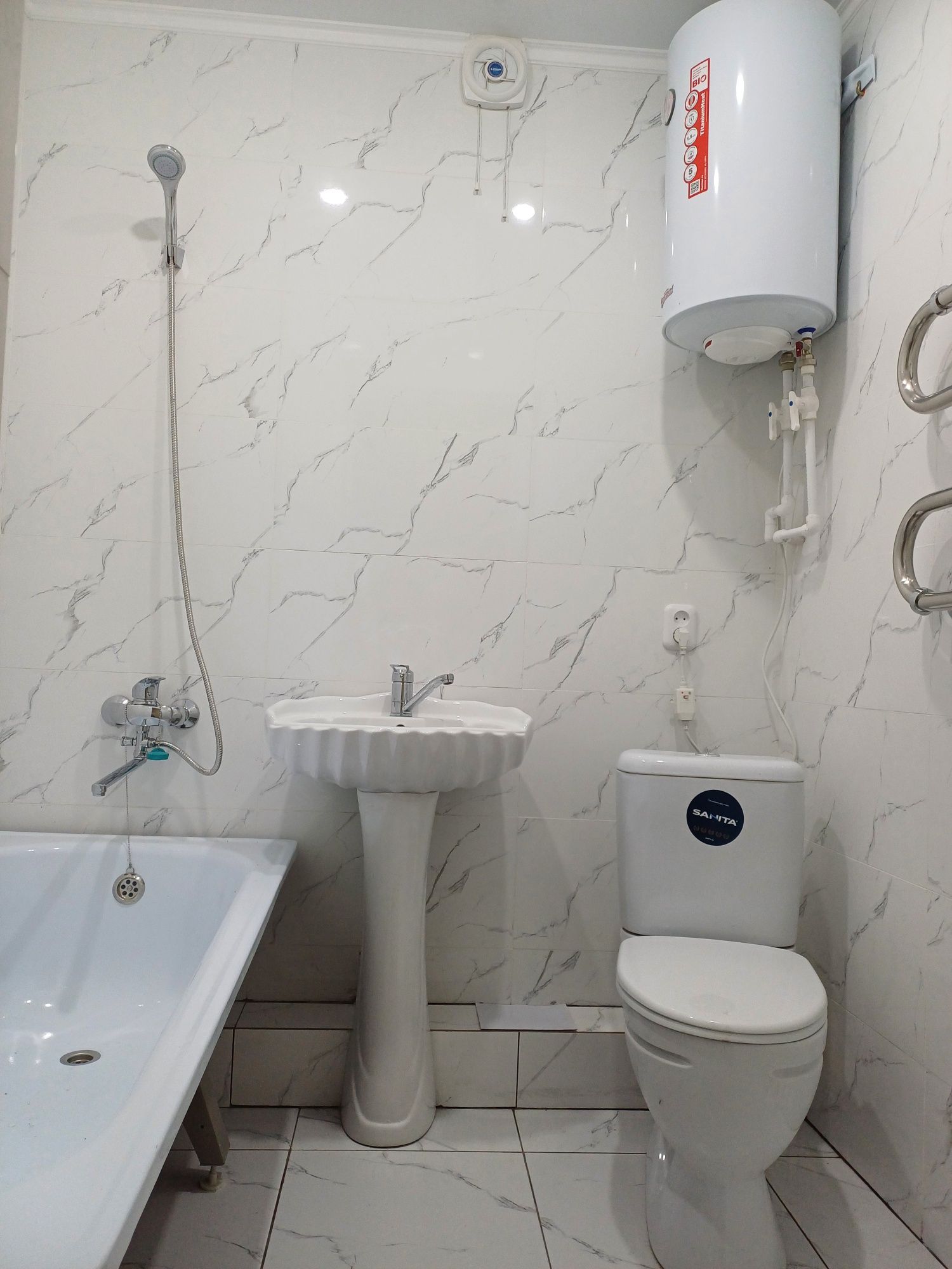 Продаётся  1 ком квартира , после  эвроремонта.Ул Абая 106 дом