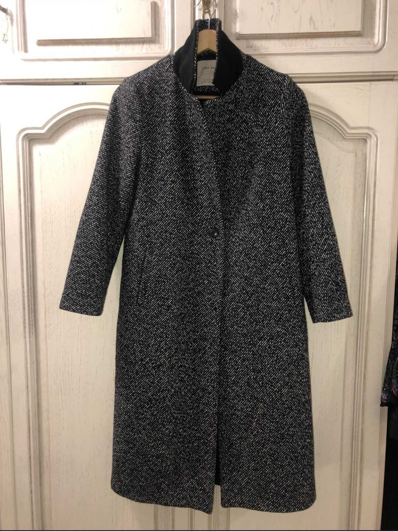 Продаю 2 пальто Zara размер - S и M красивый, стильный, классика