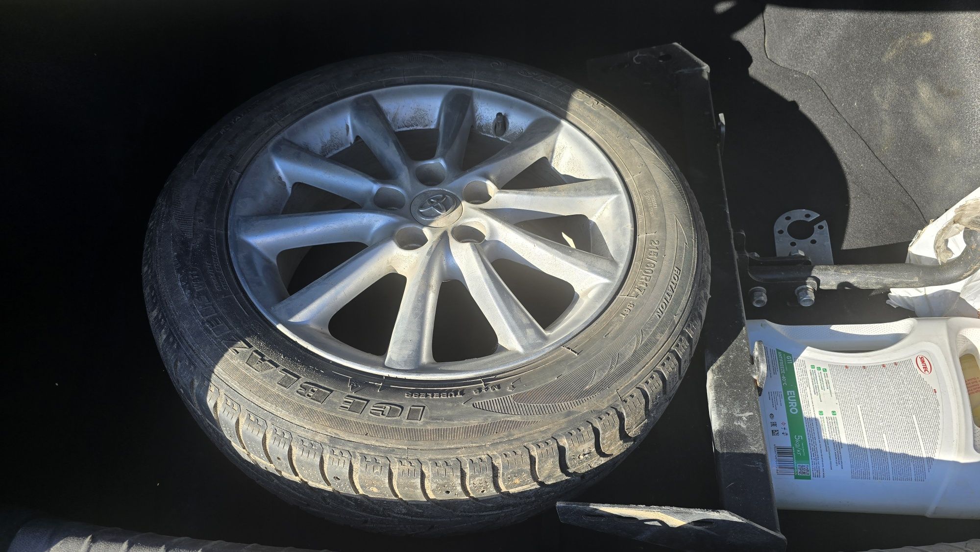 Продам зимнее колесо 215/60R17