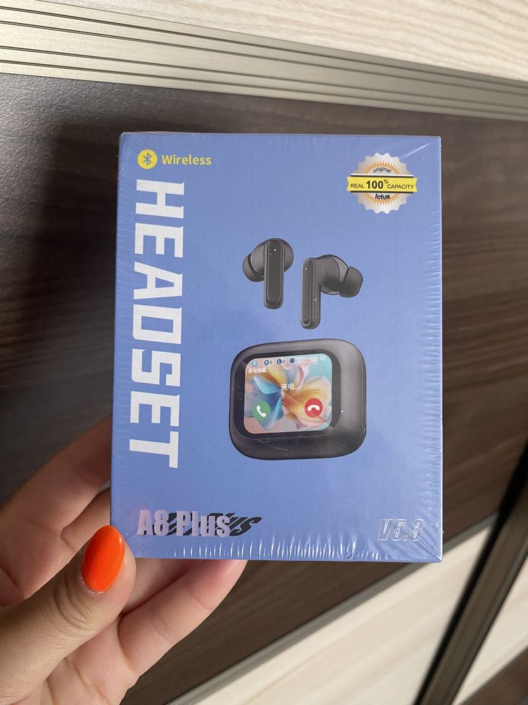 Продам новые наушники с экраном Headset A8 Plus белого цвета