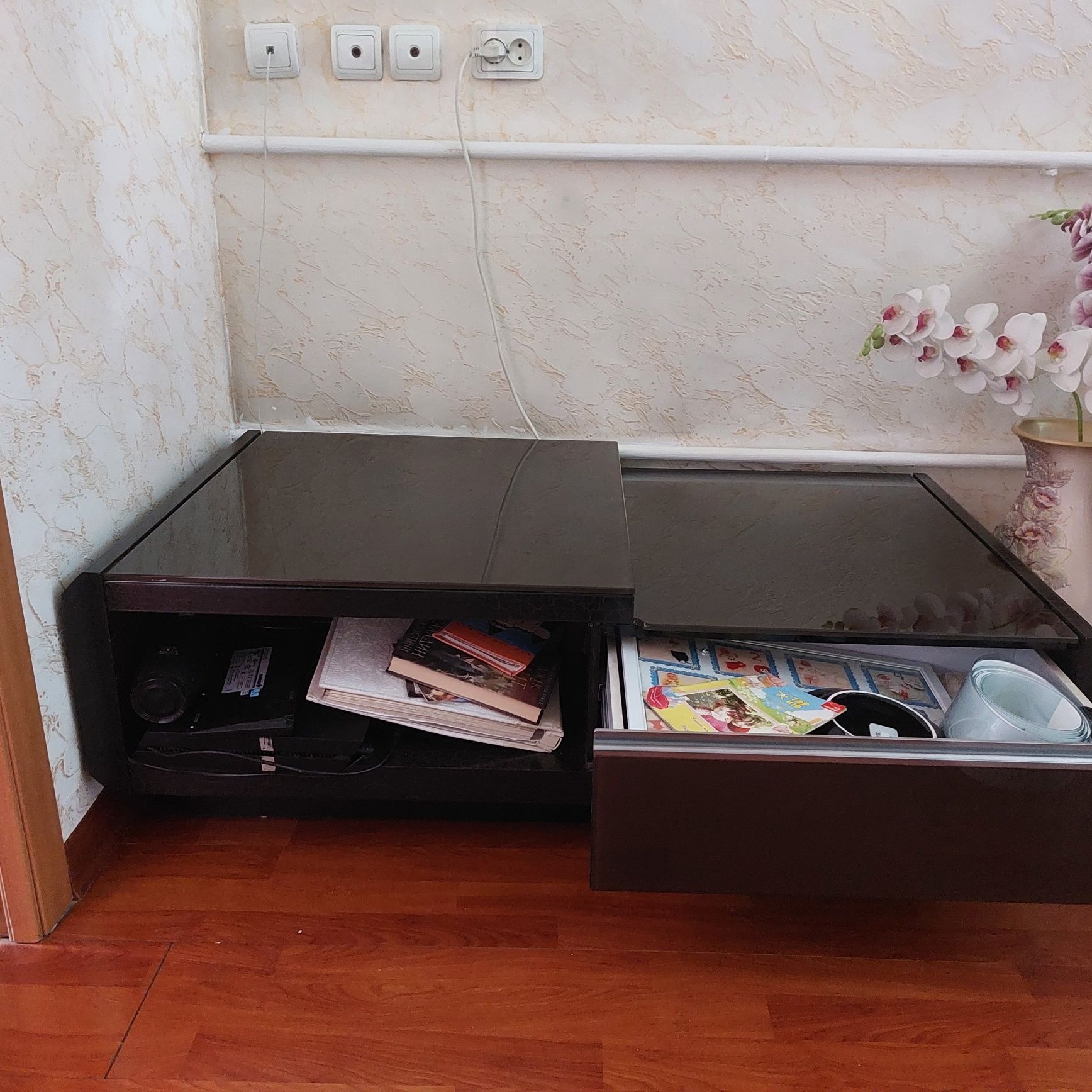 Продам тумбу с двумя отсеками для хранения!