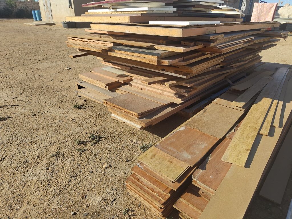 Продается ДСП из мебели для черного потолка