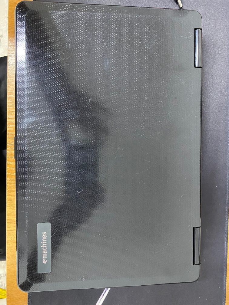 Продам ноутбук 
Emachines (Acer) E725
RAM 4+4gb
SSD 120gb
HDD 120gb
Ба