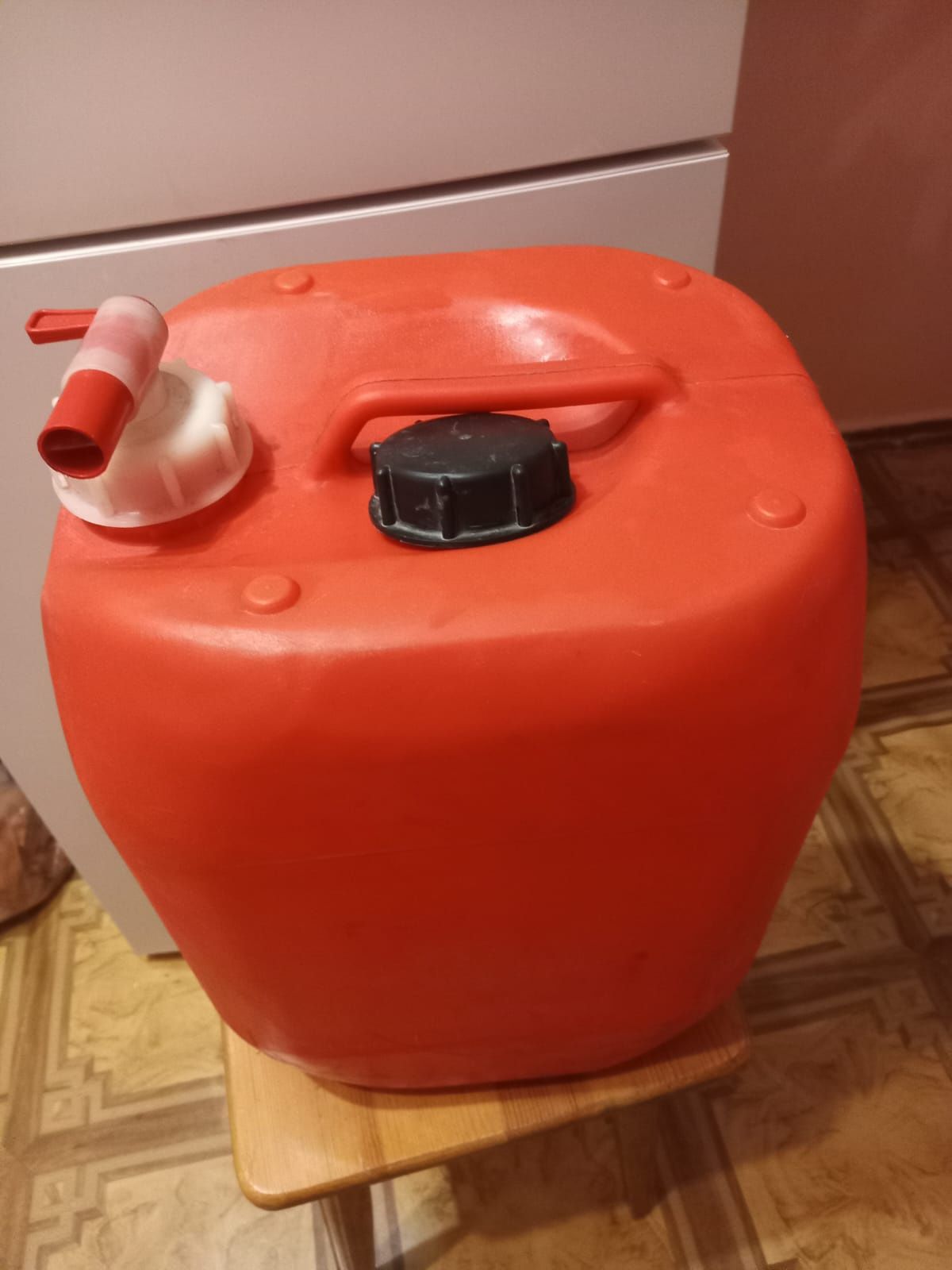 Продам 25-литровую капроновую чистую для питьевой воды ёмкость
