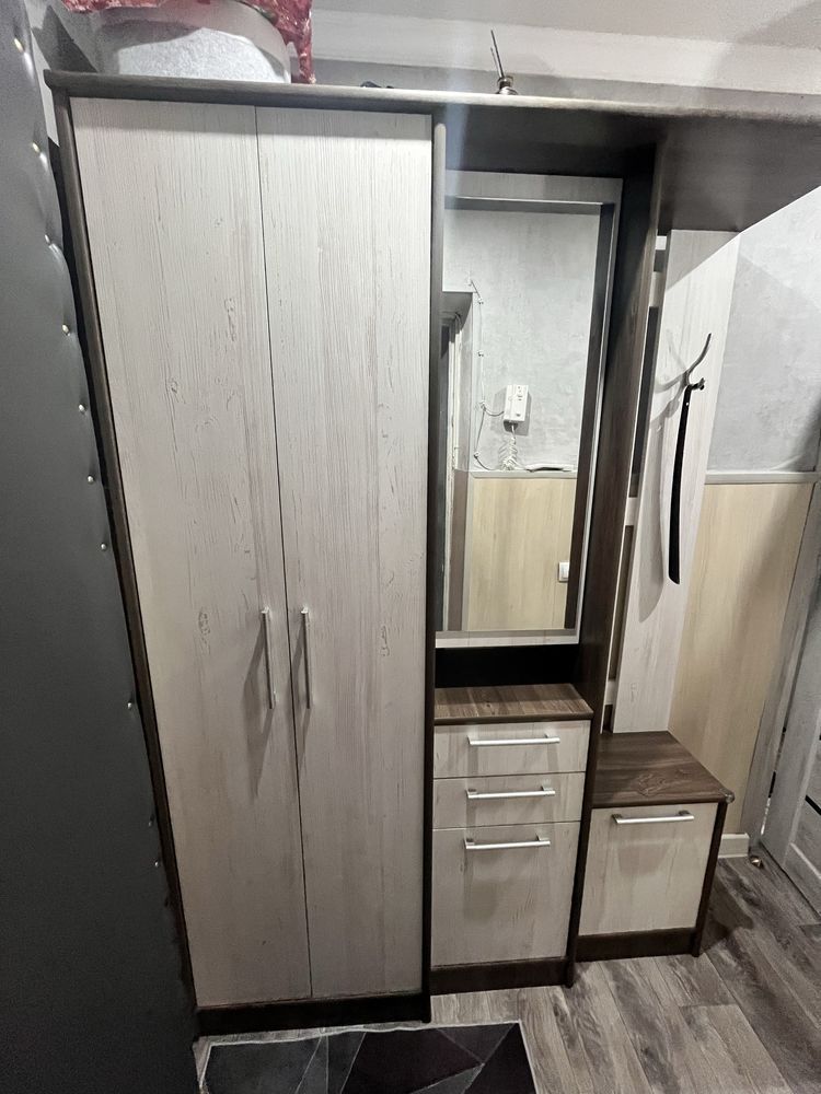 Продам шкаф в коридор/прихожую