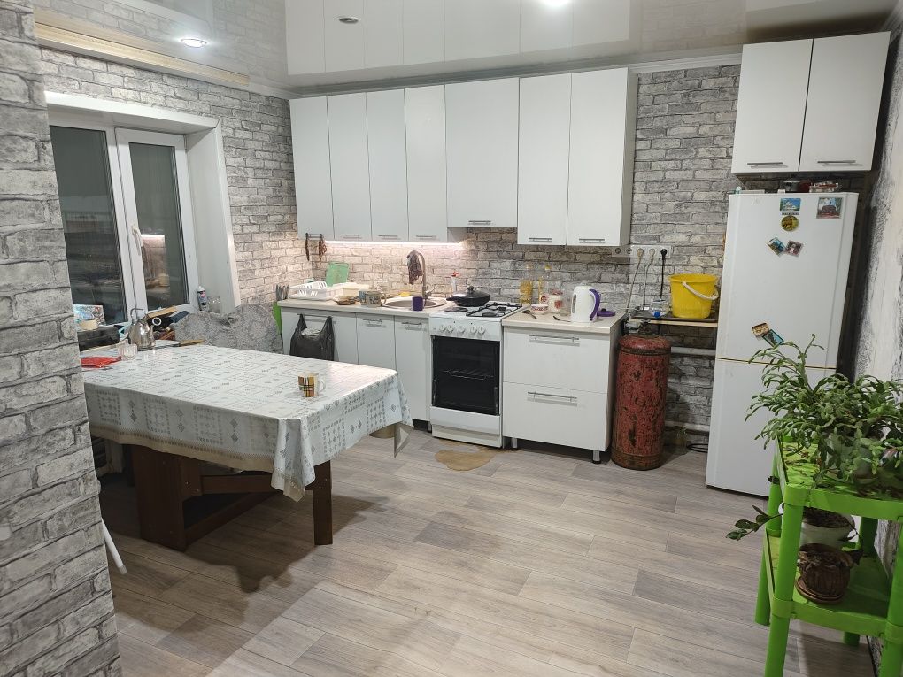 Продам дом находится в городе 1дачи по Кутузова..120кв  6сот звоните