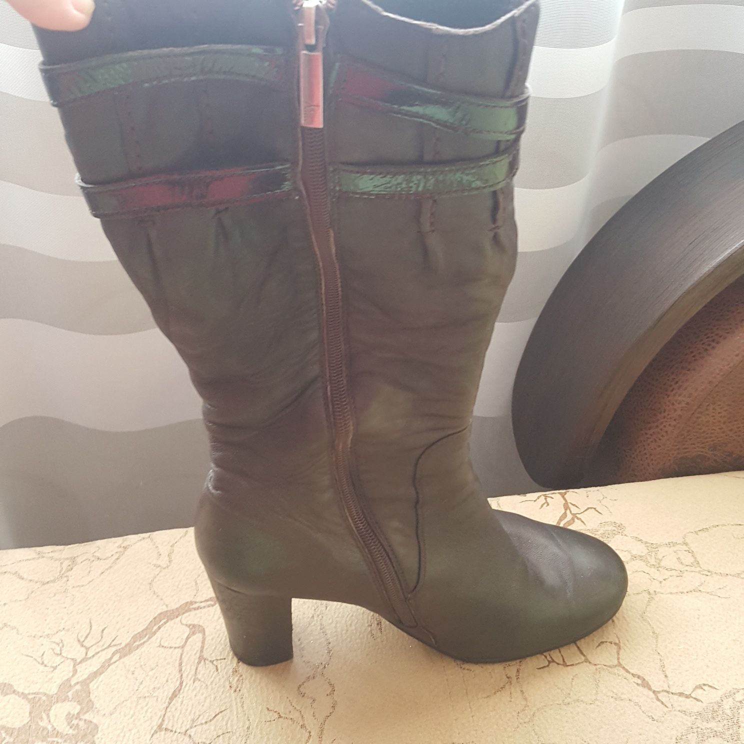Продаются зимние, женские сапоги.