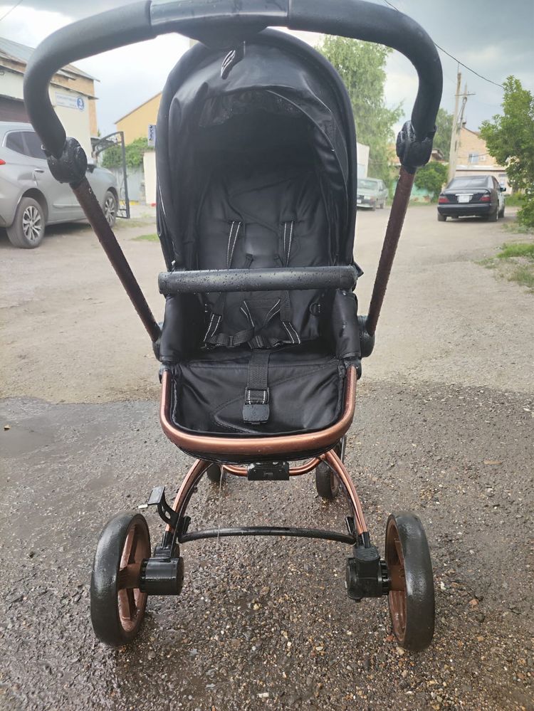 Продам коляску , поворачивается на 360 градусов