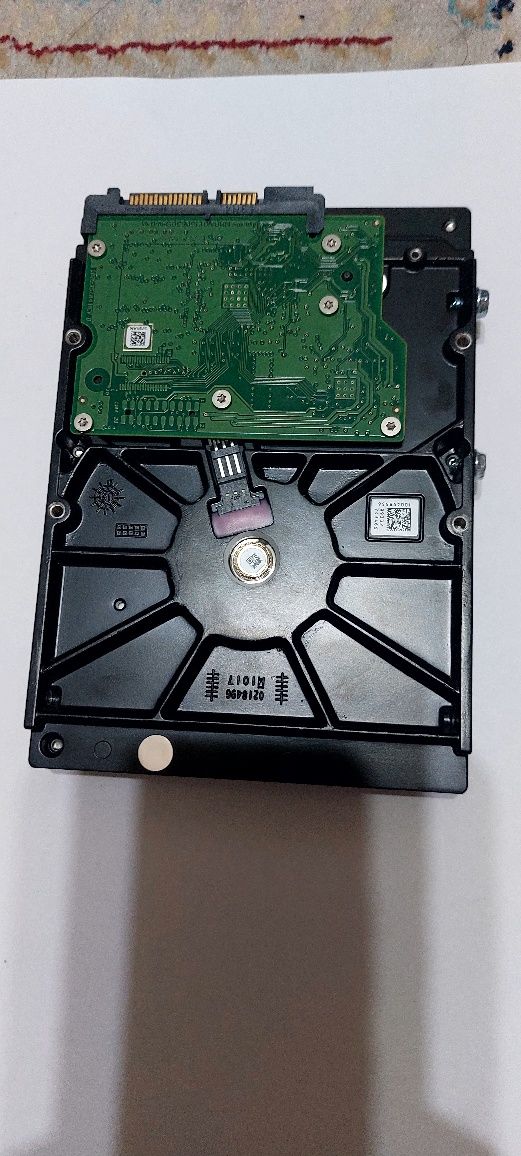 Продам жесткие диски и видеокарту 
Жёсткий диск на 500 гб
SSD 240 Гб
В