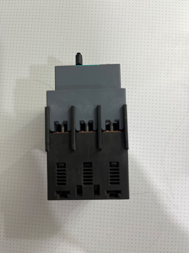 Автомат защиты двигателя SIEMENS 3RV2011-1JA10