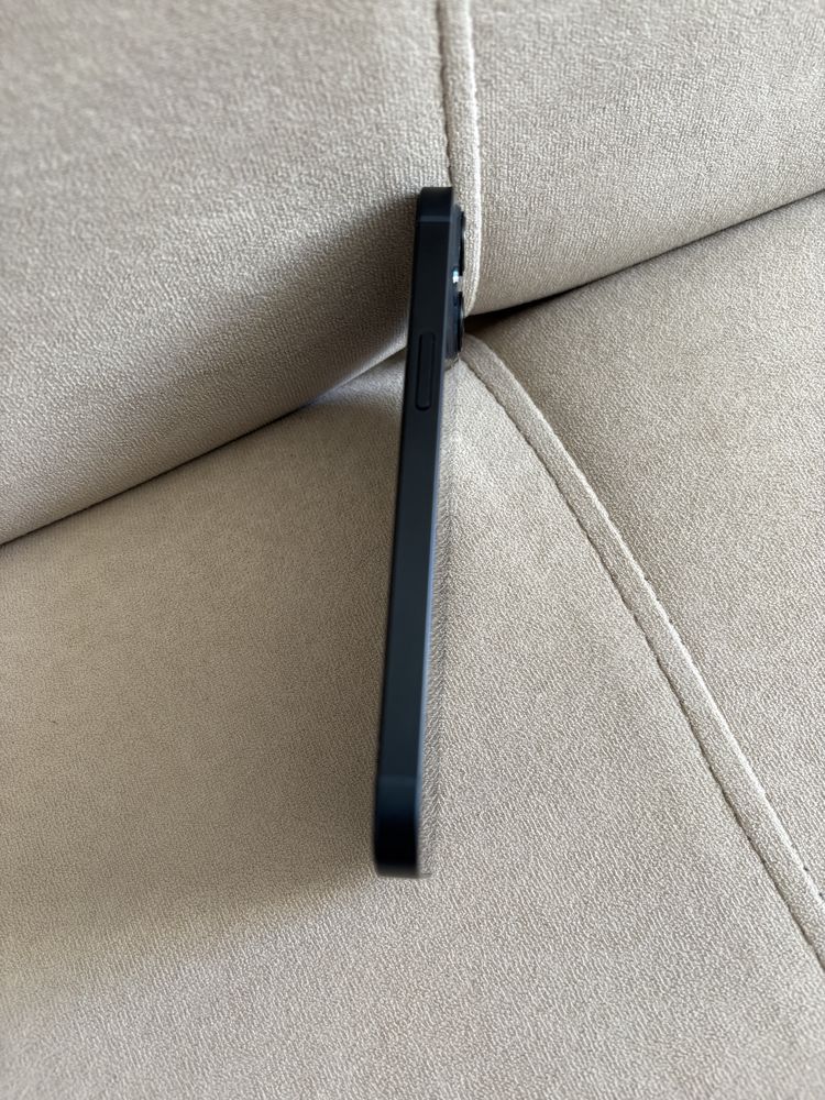 Продам IPHONE 13