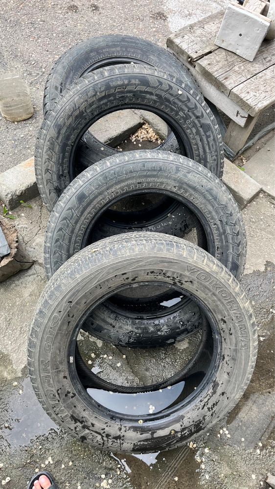 Продам шины бу 225/65 R17 зима