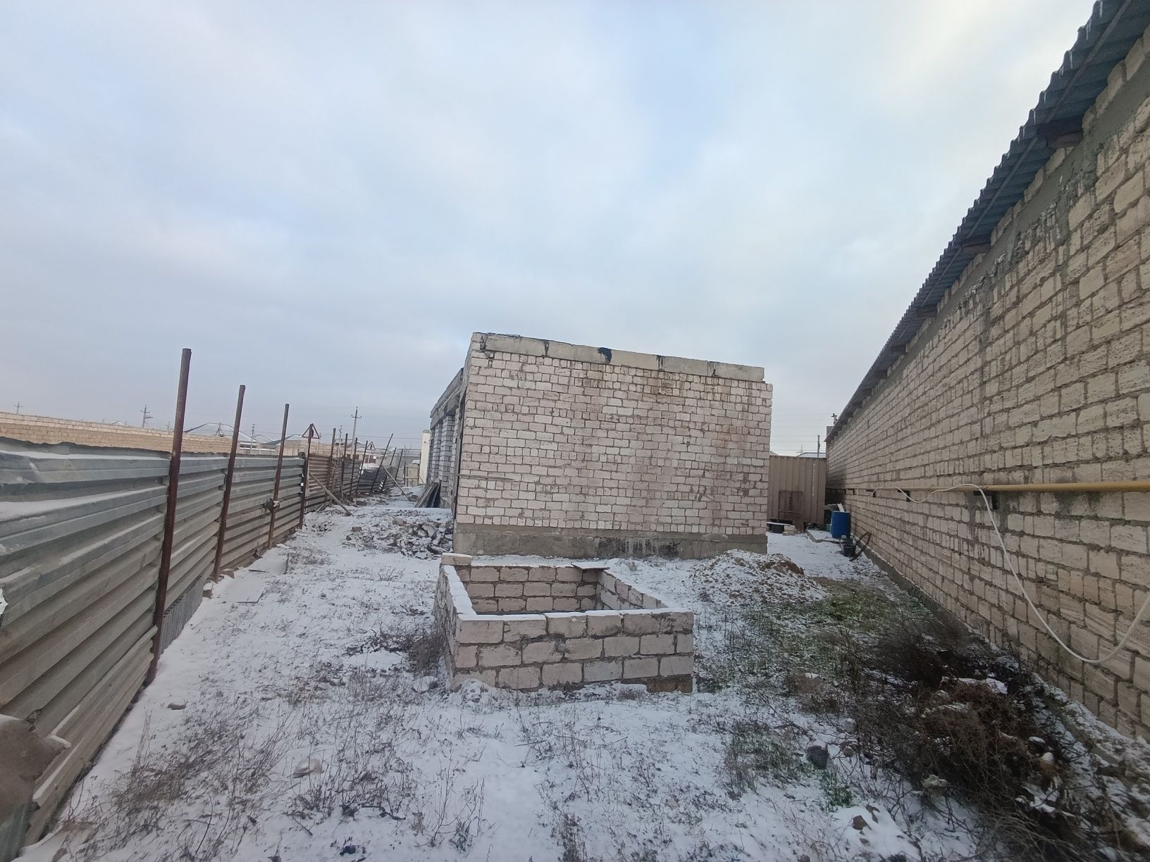 Продаётся продукт магазин, 8 времянок, 4 бокса на зем участке 10 сот.